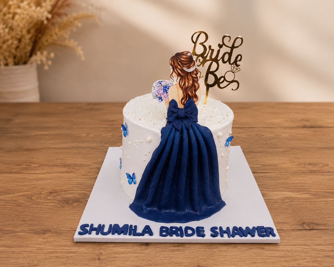 Bride to b cake 